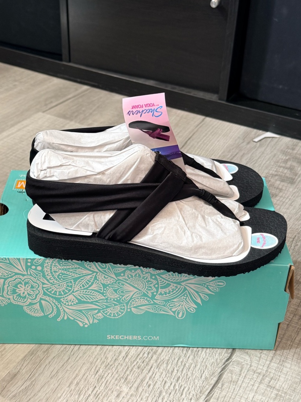 New Skechers womens Meditation Studio Kicks Yoga Foam Sandals in black size 8 - Picture 2 of 7